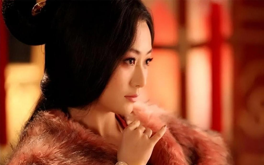 在隋朝夺嫡之战中,杨广胜出并登基为帝,萧妃也随之被册封为皇后.