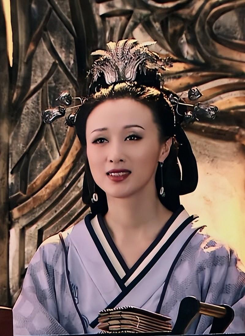 回顾白珊:23岁成名做了10年"黄金女配",39岁高龄生下一女