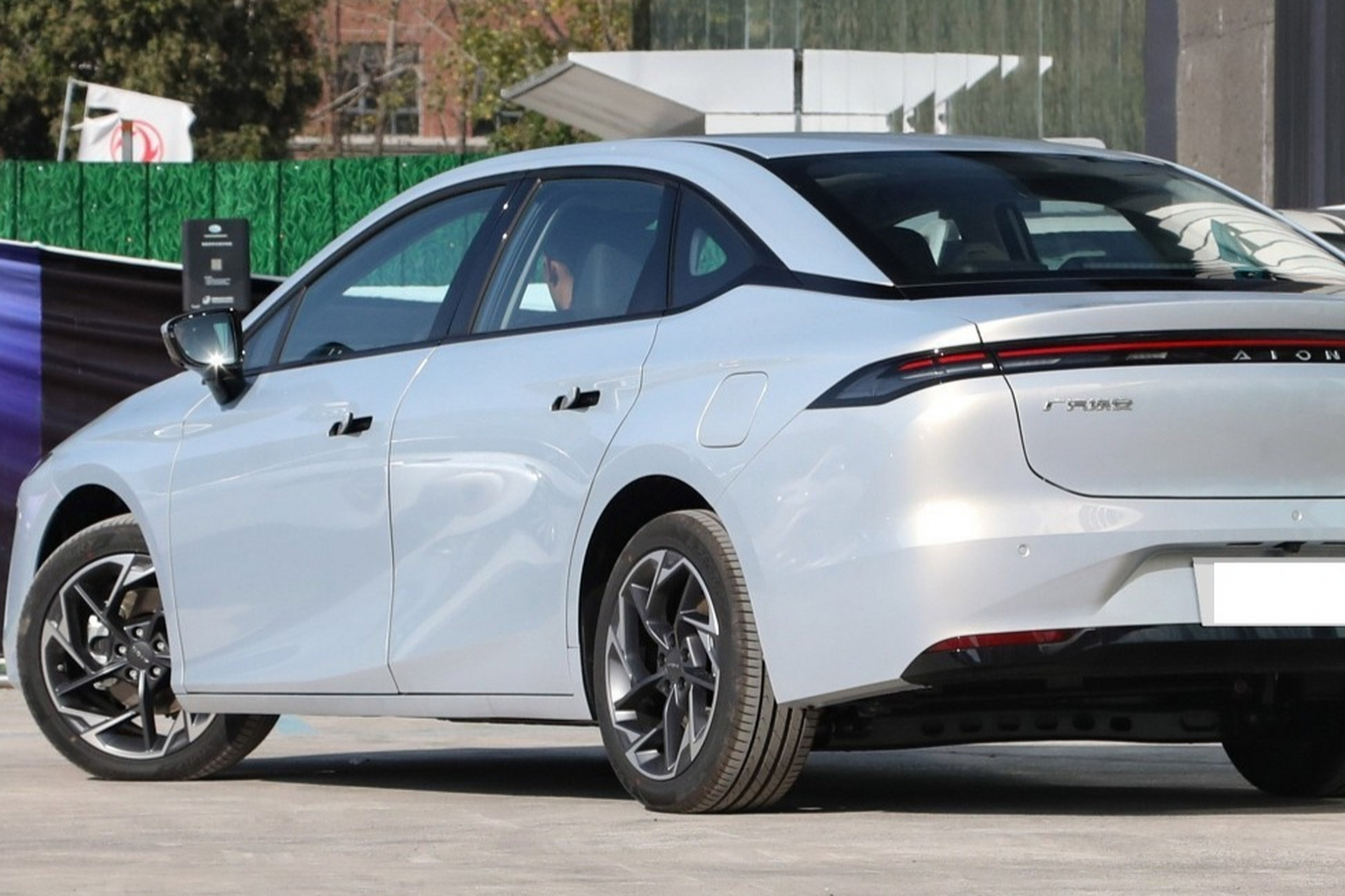 综合来看,广汽埃安aions是一款性价比较