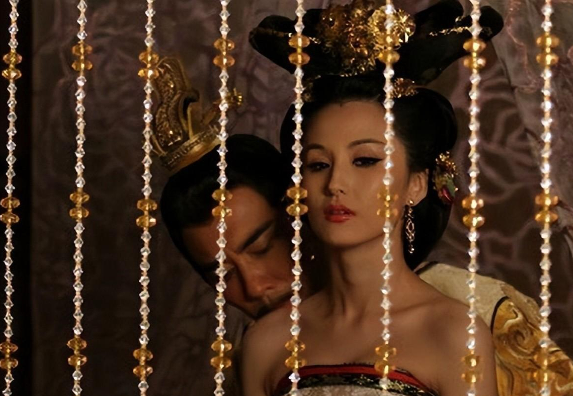 在隋朝夺嫡之战中,杨广胜出并登基为帝,萧妃也随之被册封为皇后.