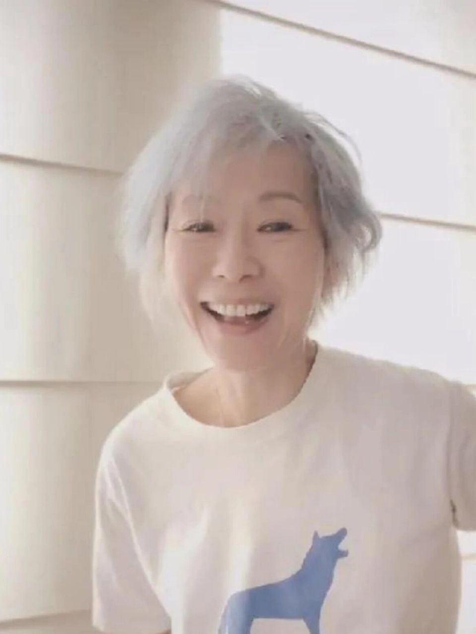 白发是时间给她们的冠冕!