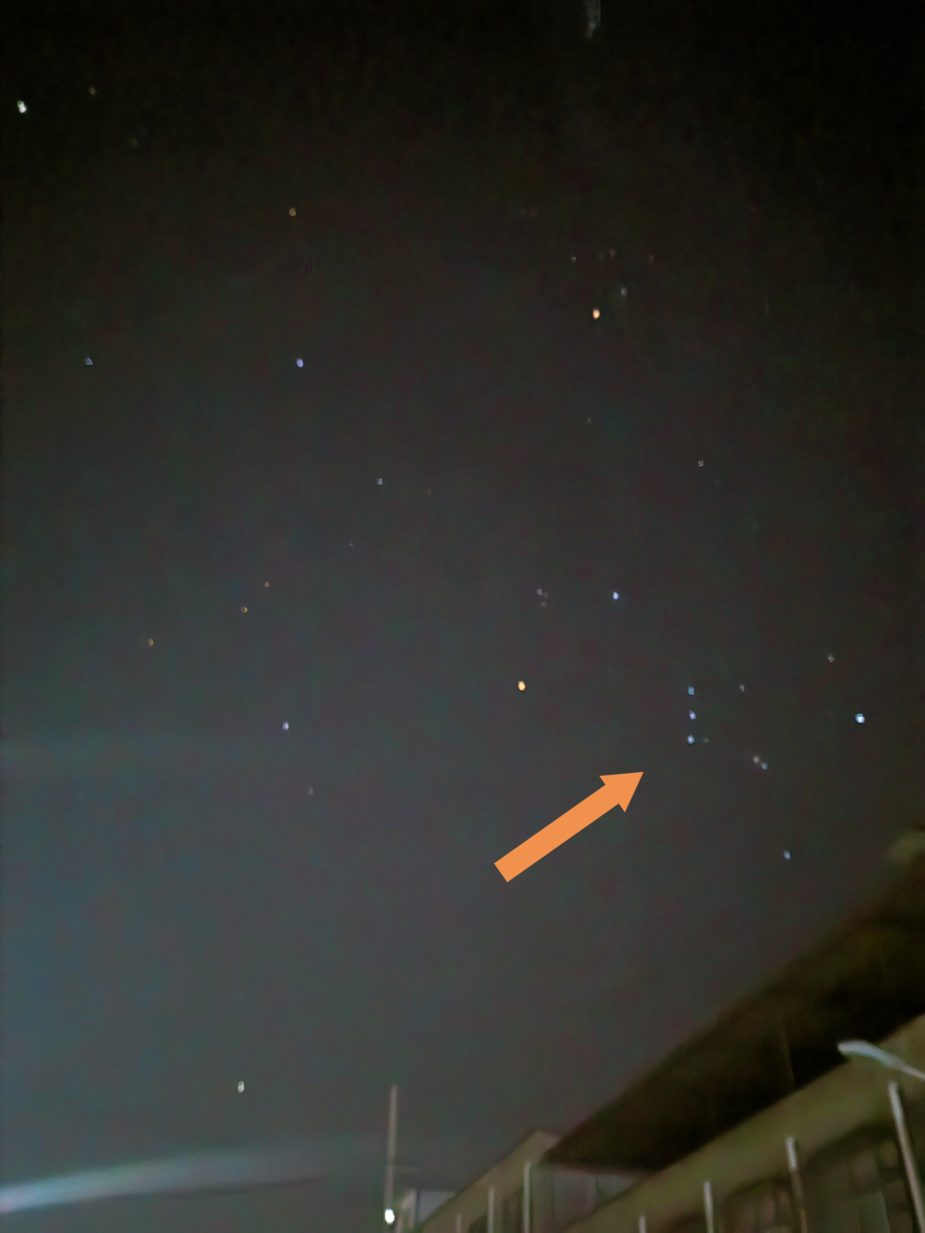 今天下午去县城了,回来时已经是晚上快九点了.