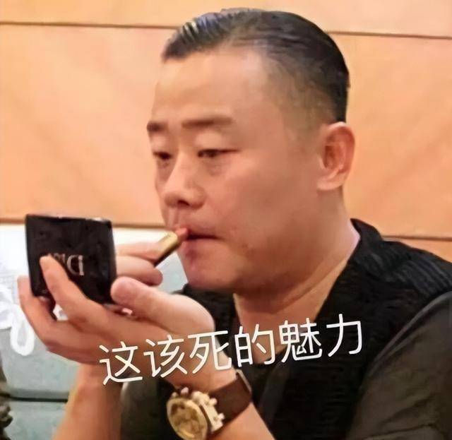 56岁周立波罕露面,和众星豪宅内吃海鲜,近况曝光太唏嘘!