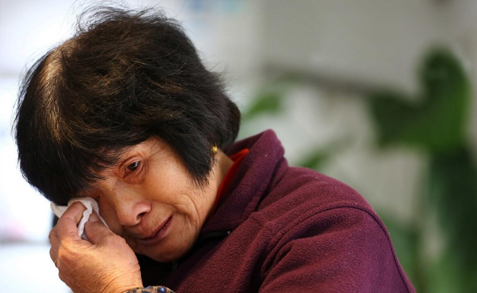 70岁阿姨哭诉:"千万别帮女儿带娃!"带大了奶奶来截胡