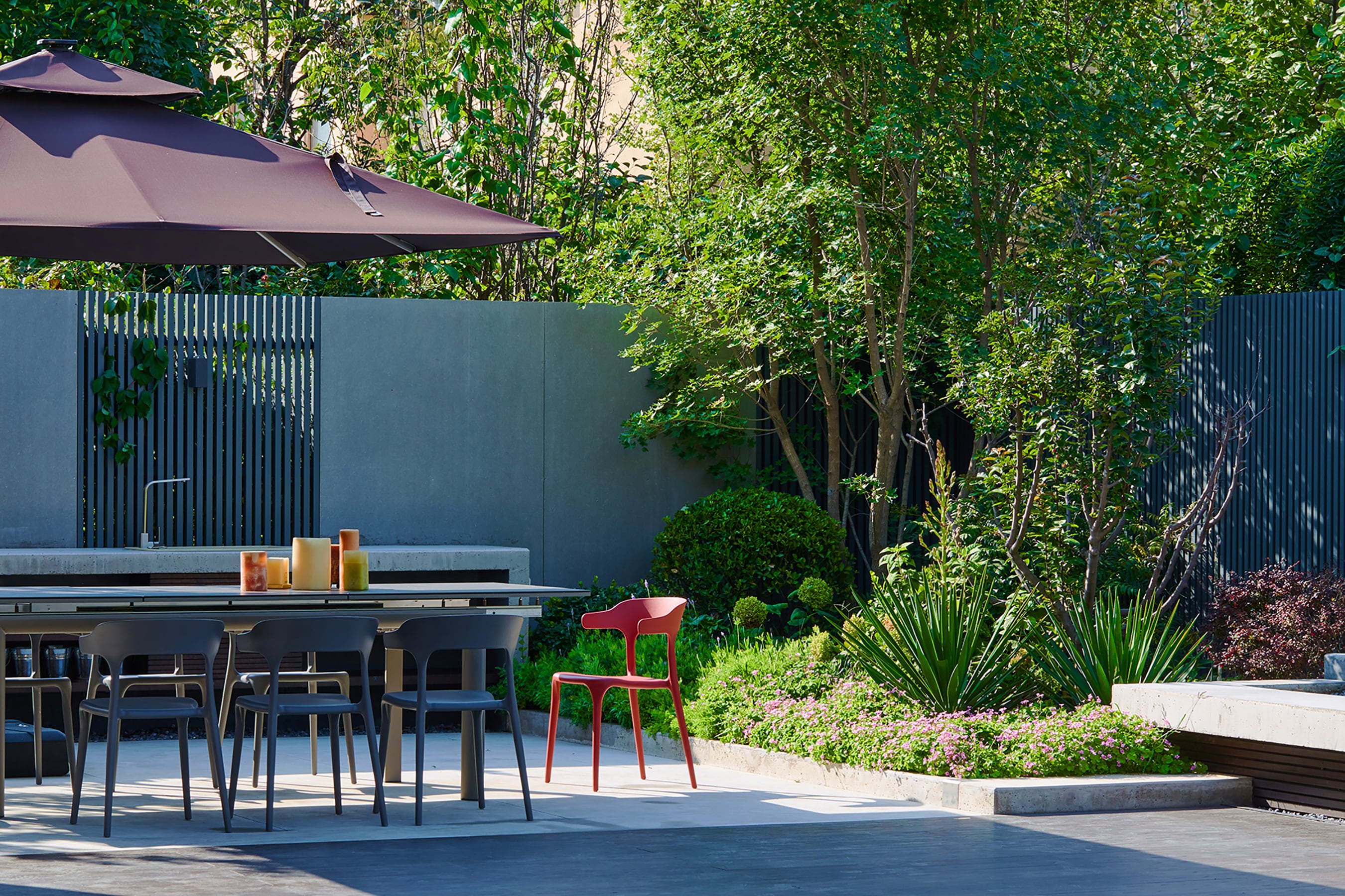 我是顶哥,专业庭院设计师,点击右上方"关注"我,了解更多【庭院设计