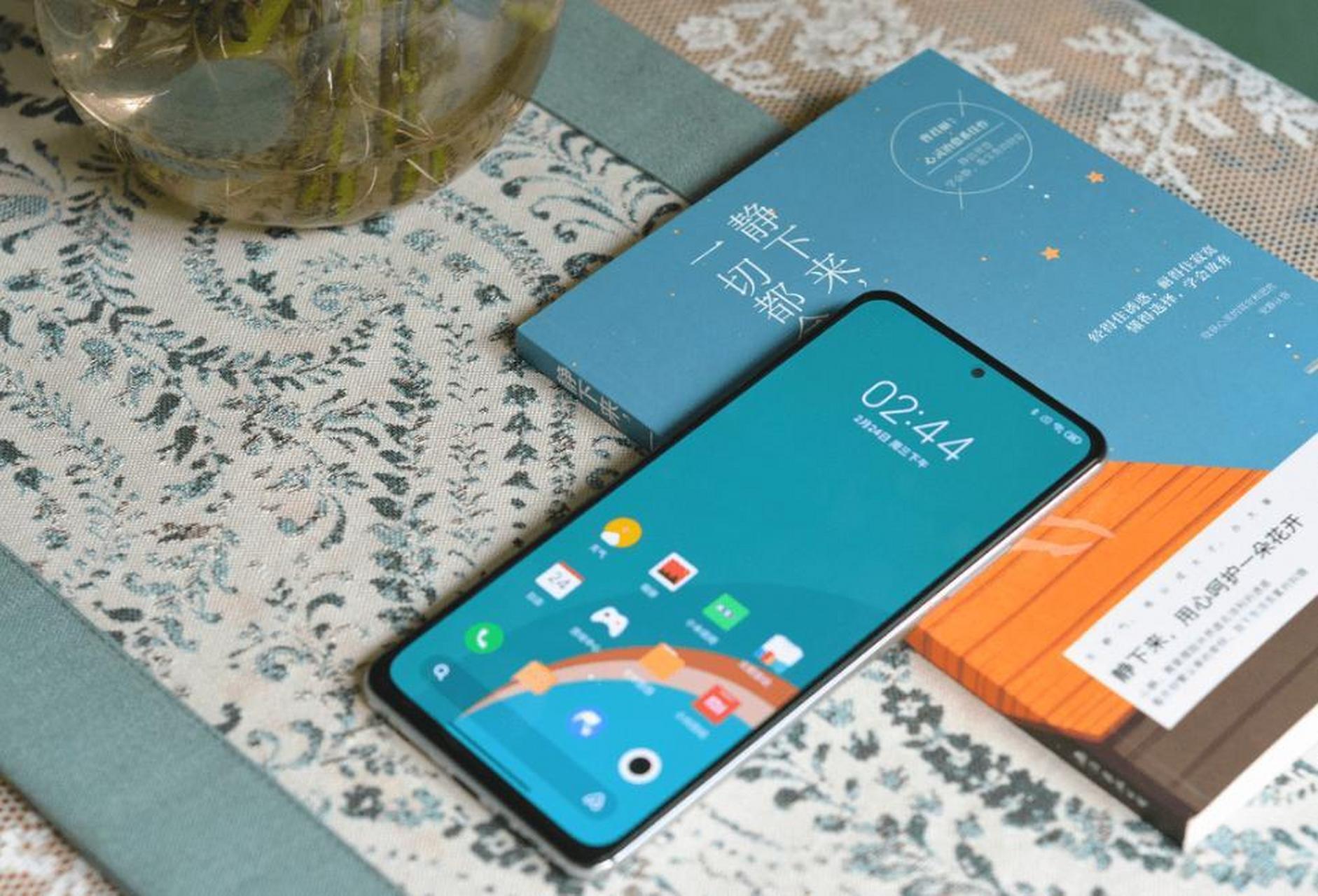 红米k40在外观设计,性能流畅度,摄影品质,屏幕显示和电池续航能力方面