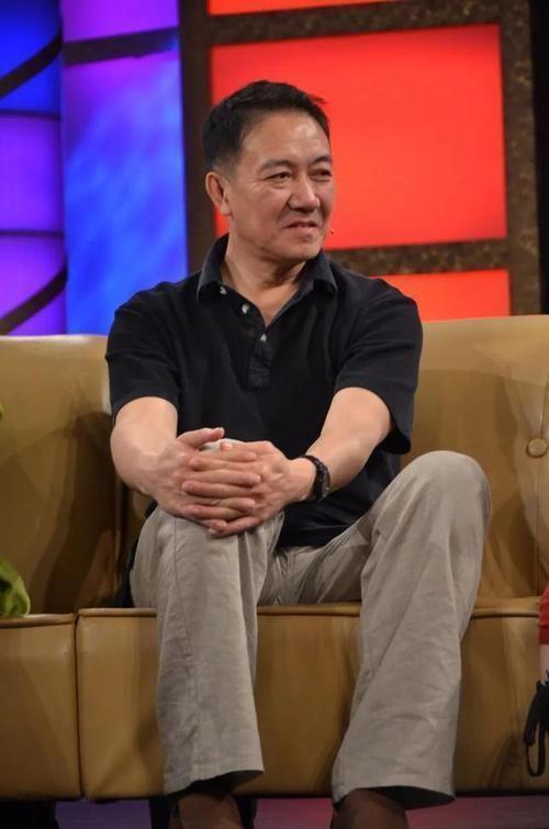 李云龙扮演者成名后抛妻弃子,假戏真做,网友评:善恶自有报