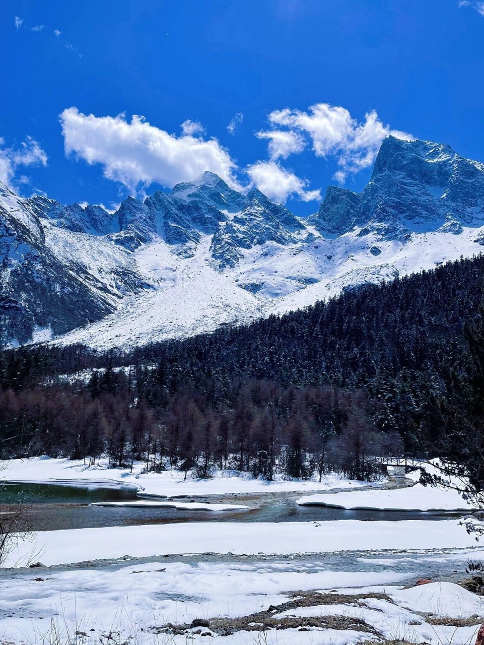 毕棚沟冬季白雪飘飘阳光普照77三天两晚 冬雪已至,如果你要问哪里