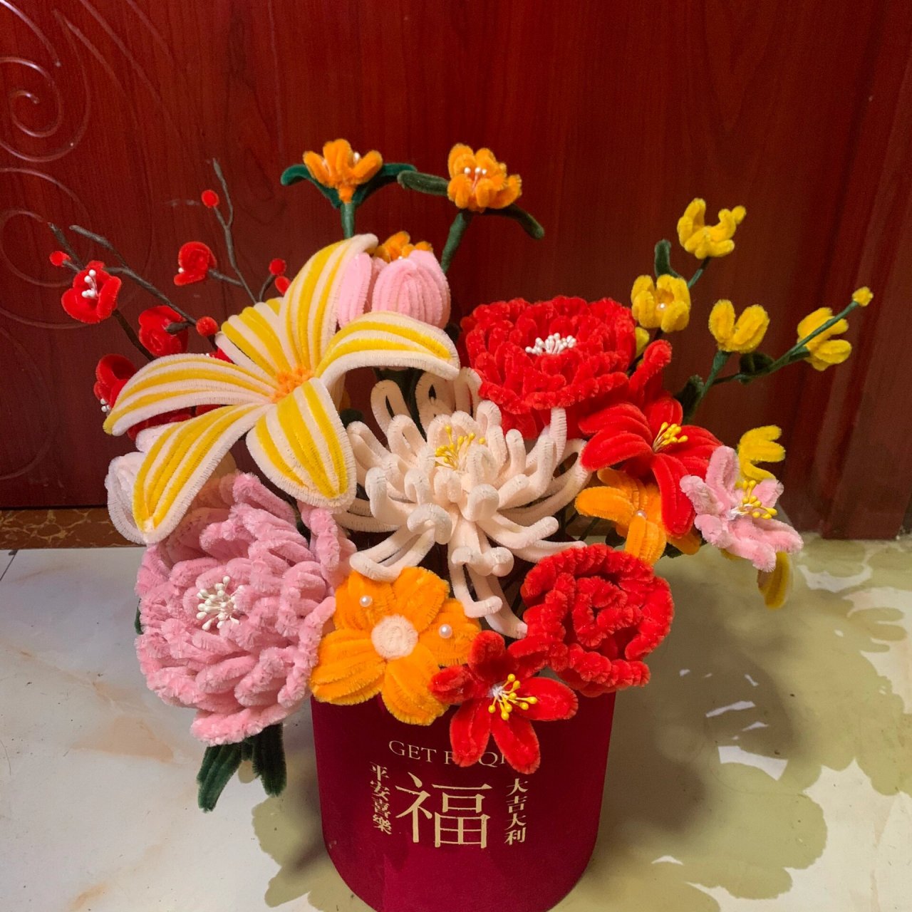 福字抱抱桶完成  扭扭棒手工福字抱抱桶