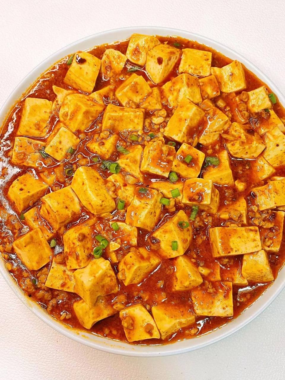 这款家常麻婆豆腐做法简单,只需使用现成的麻婆豆腐调料