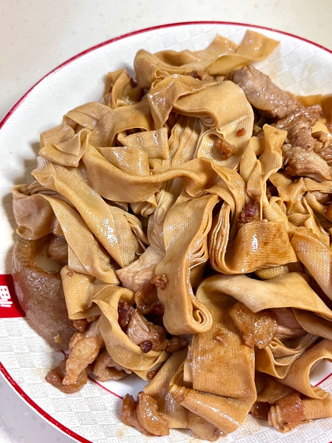 最近我迷上了千张炒肉,简直可以连吃一周不腻啊!