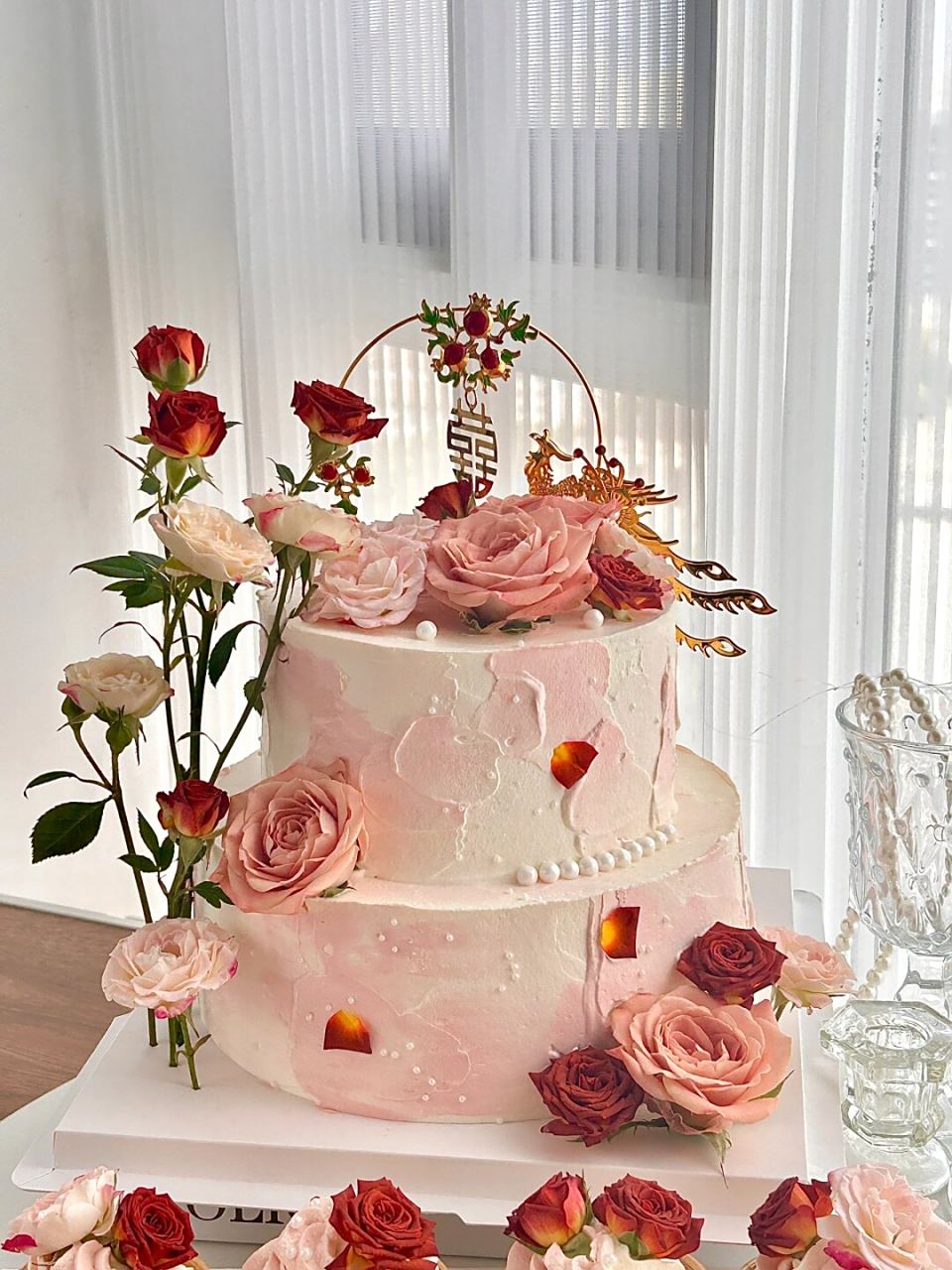 各位小伙伴们,你们心心念念的双层订婚蛋糕来啦!