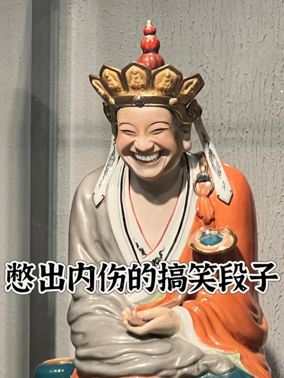 憋出内伤的搞笑短子  有一天,蜘蛛对螃蟹说:"你的钳子好厉害啊!