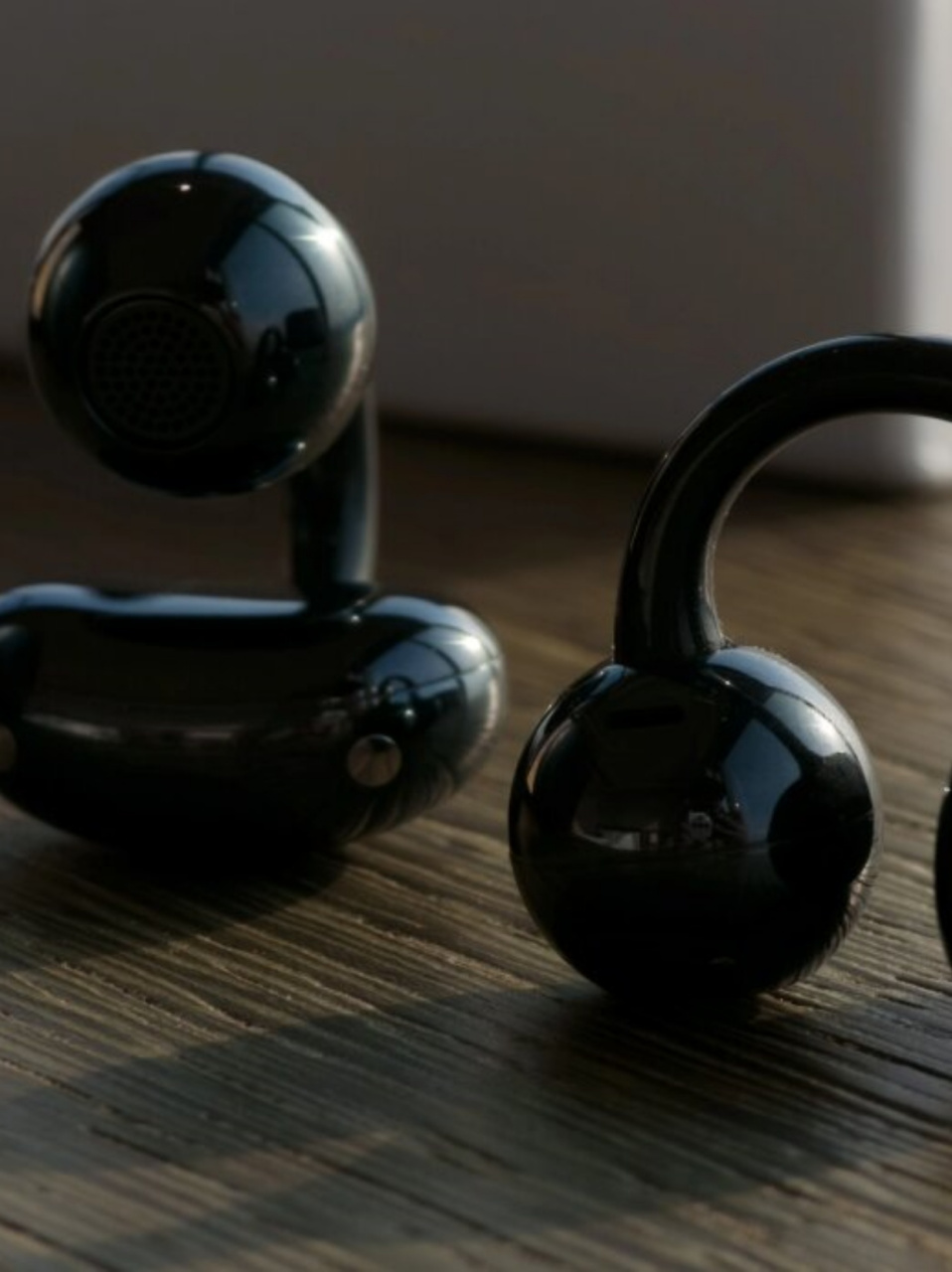 freeclip 耳夹耳机  华为freeclip耳夹耳机是一款创新型的开放式tws