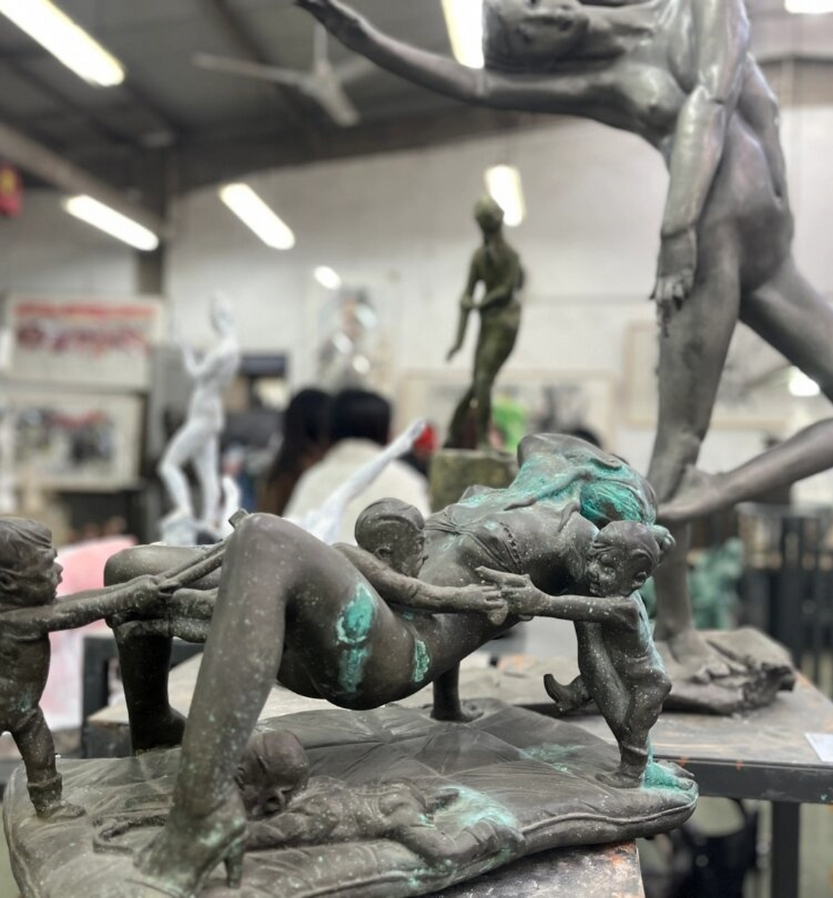 展览「线索与空白」  在"雕塑车间"内举办了一场别开生面的展览,它将