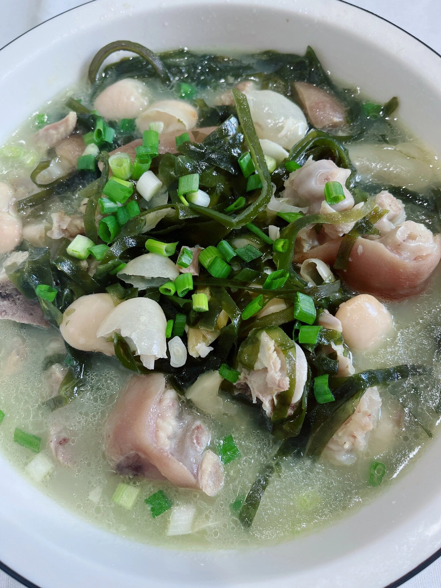 海带猪脚汤的图片海带猪脚汤猪蹄海带图片带丝雪豆蹄花汤海带炖猪蹄