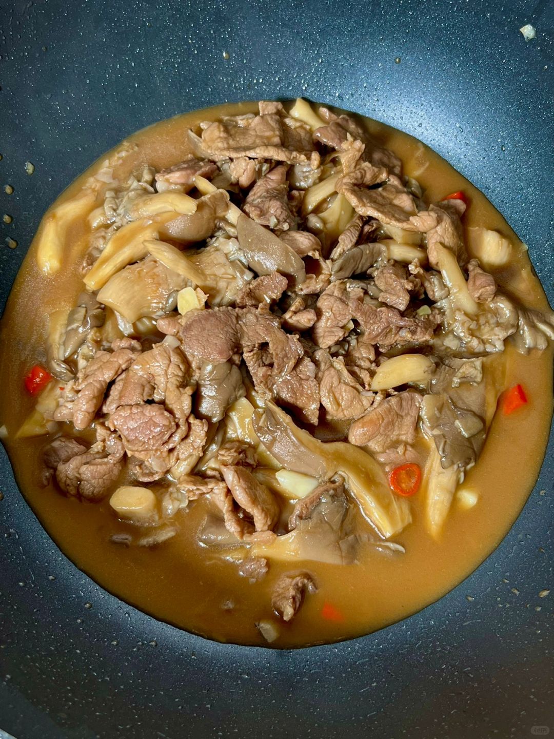 来试试这款平菇炒瘦肉便当吧保证让你大呼过瘾秒变带饭一族