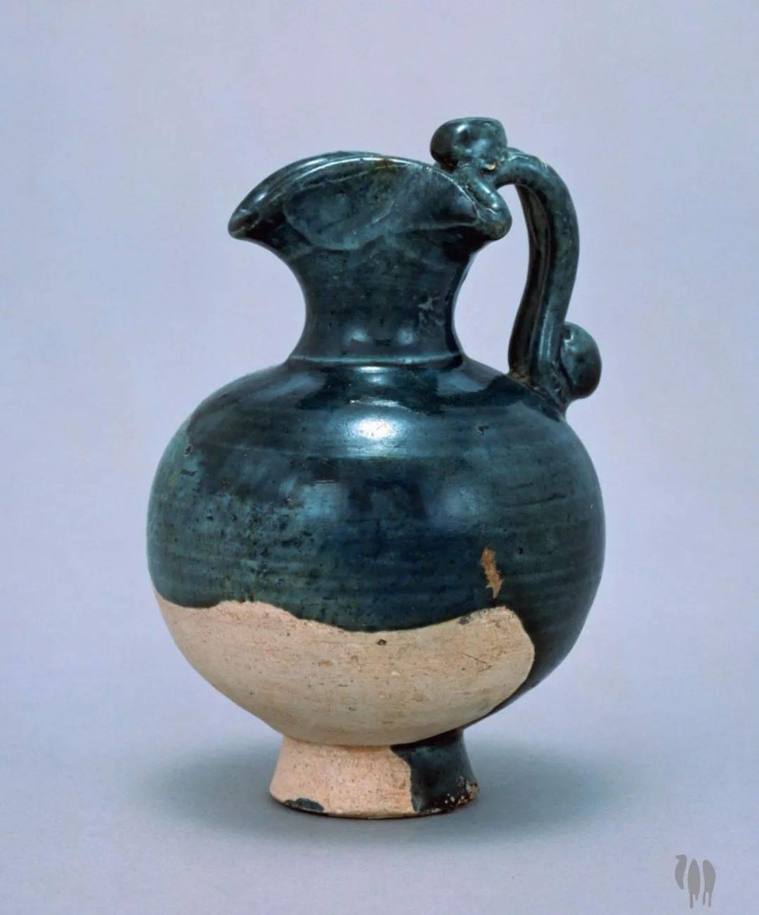 唐三彩之美:深究幽蓝胜碧空的蓝釉器鉴赏