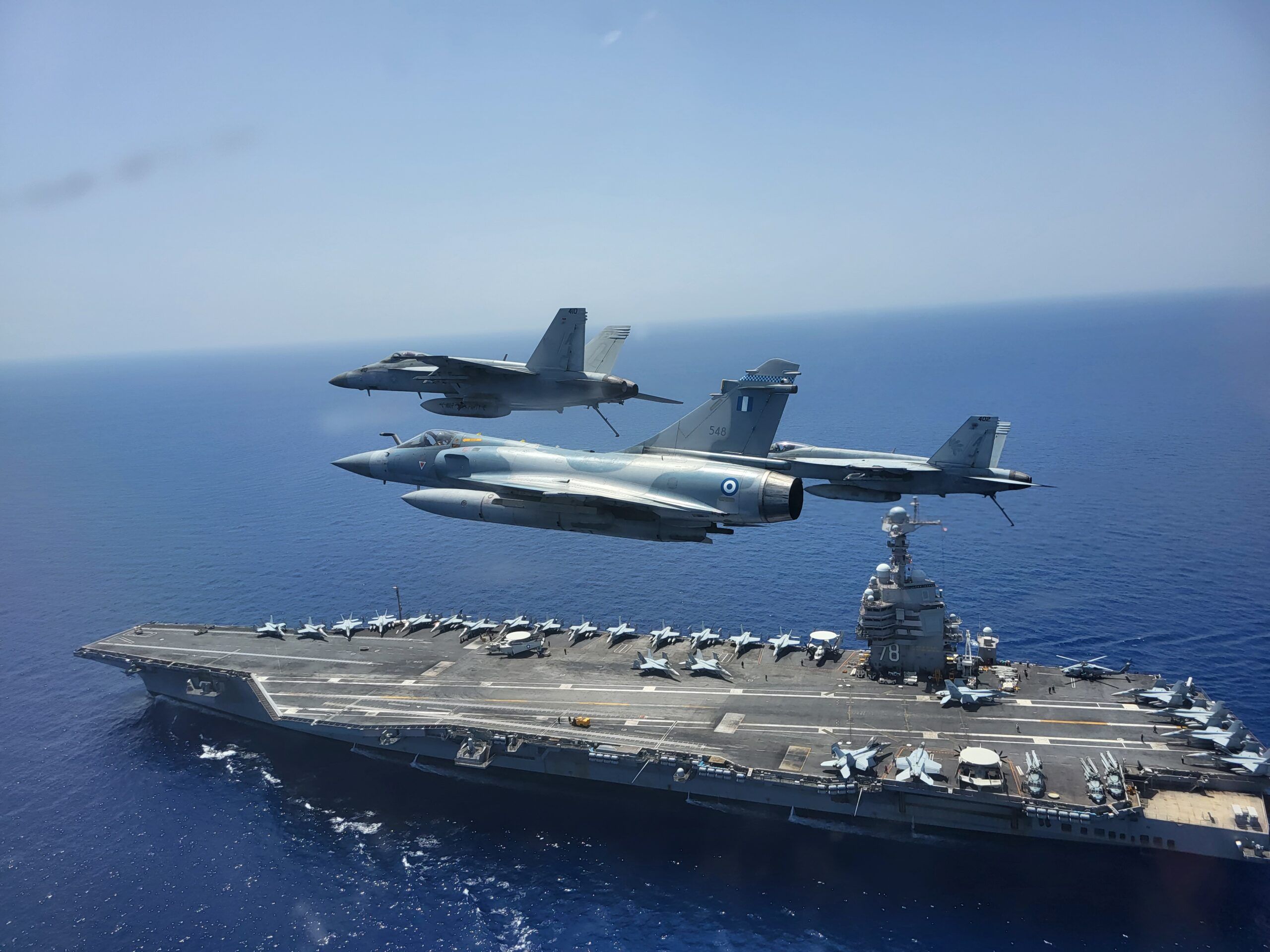 中国军舰现身红海,跟踪美航母?美国不敢动手直说,别拉中国背锅