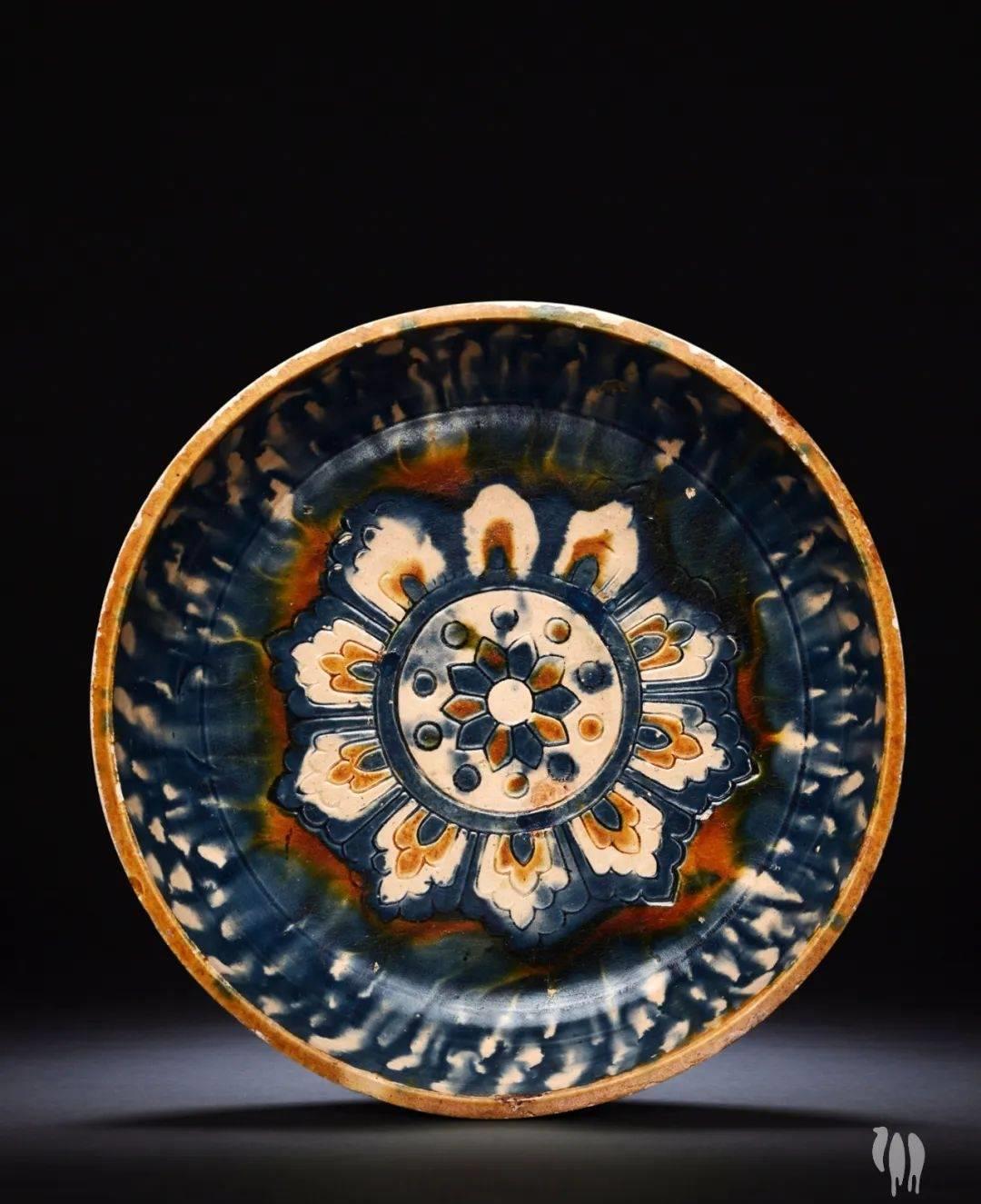 唐三彩之美:深究幽蓝胜碧空的蓝釉器鉴赏