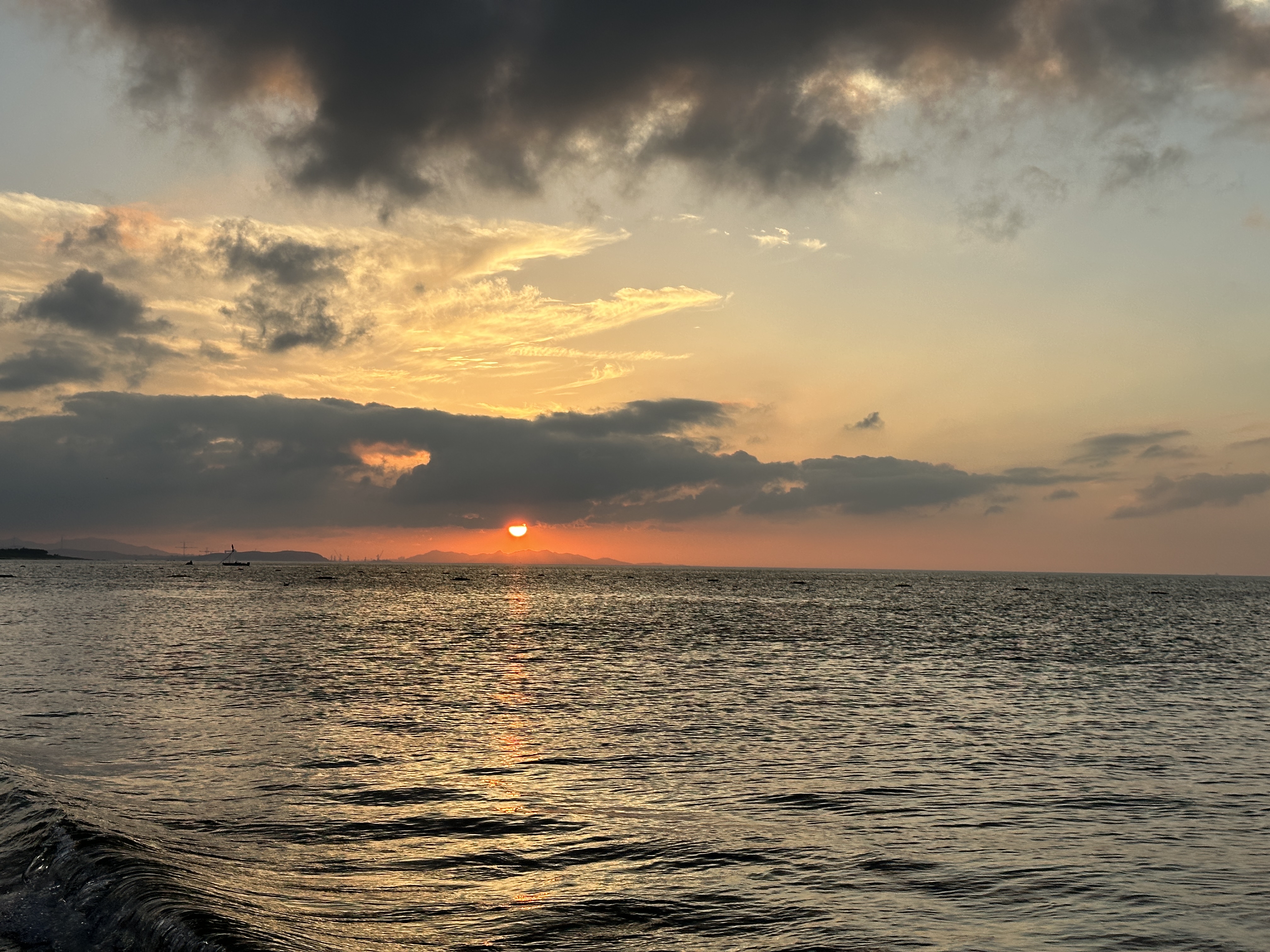 海边傍晚落日夕阳图片图片