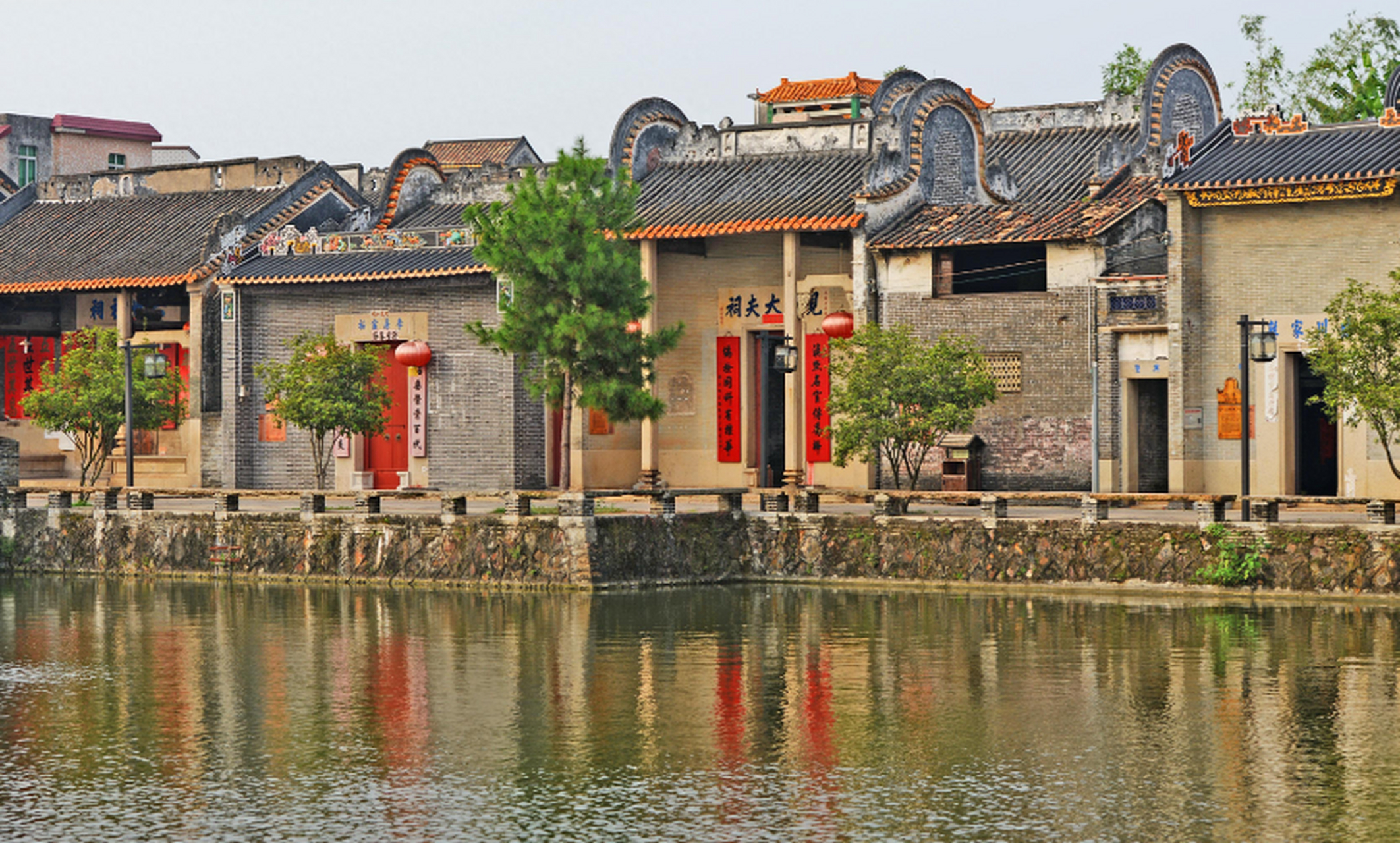 广东佛山松塘村,一个拥有800年历史的古老村落,以尊师重教之风闻名.