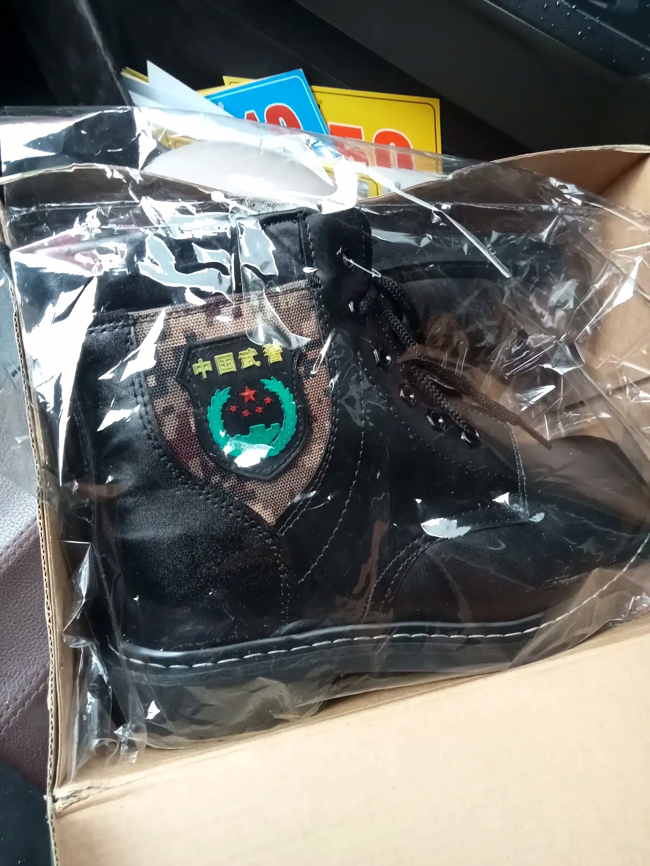 突然一个声音说大哥我这有羊毛皮鞋是部队发的现在还有几双