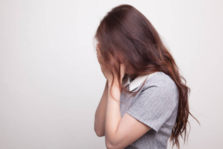 我和男同事刚出差回来,他的老婆就闹到了公司