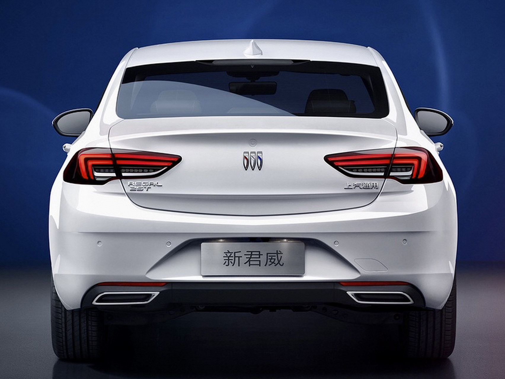 别克君威自从更新了车标之后,看着都没老款得劲儿