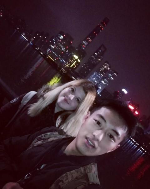 "27岁,无车无房,与法国女友网恋6个月,闪婚后幸福生活"