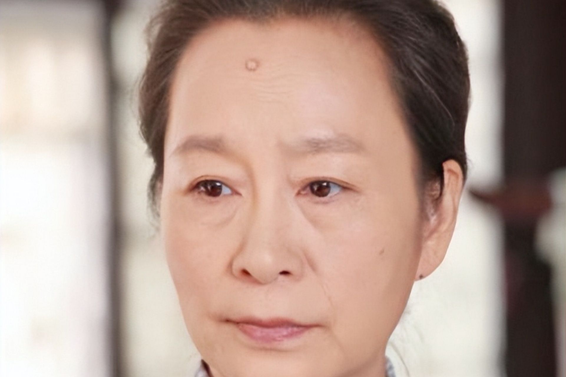 奚美娟,一位国家一级演员,早年受父亲影响痴迷电影艺术.