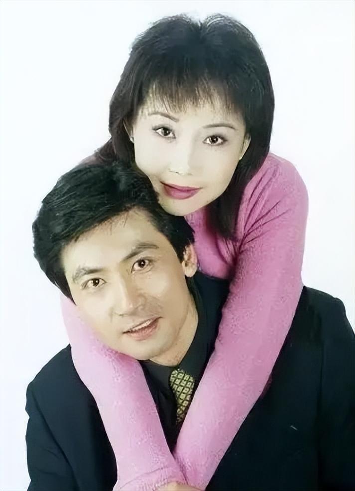 出道36年不瘟不火老婆卻靠一首歌吃了35年如今成春晚常客