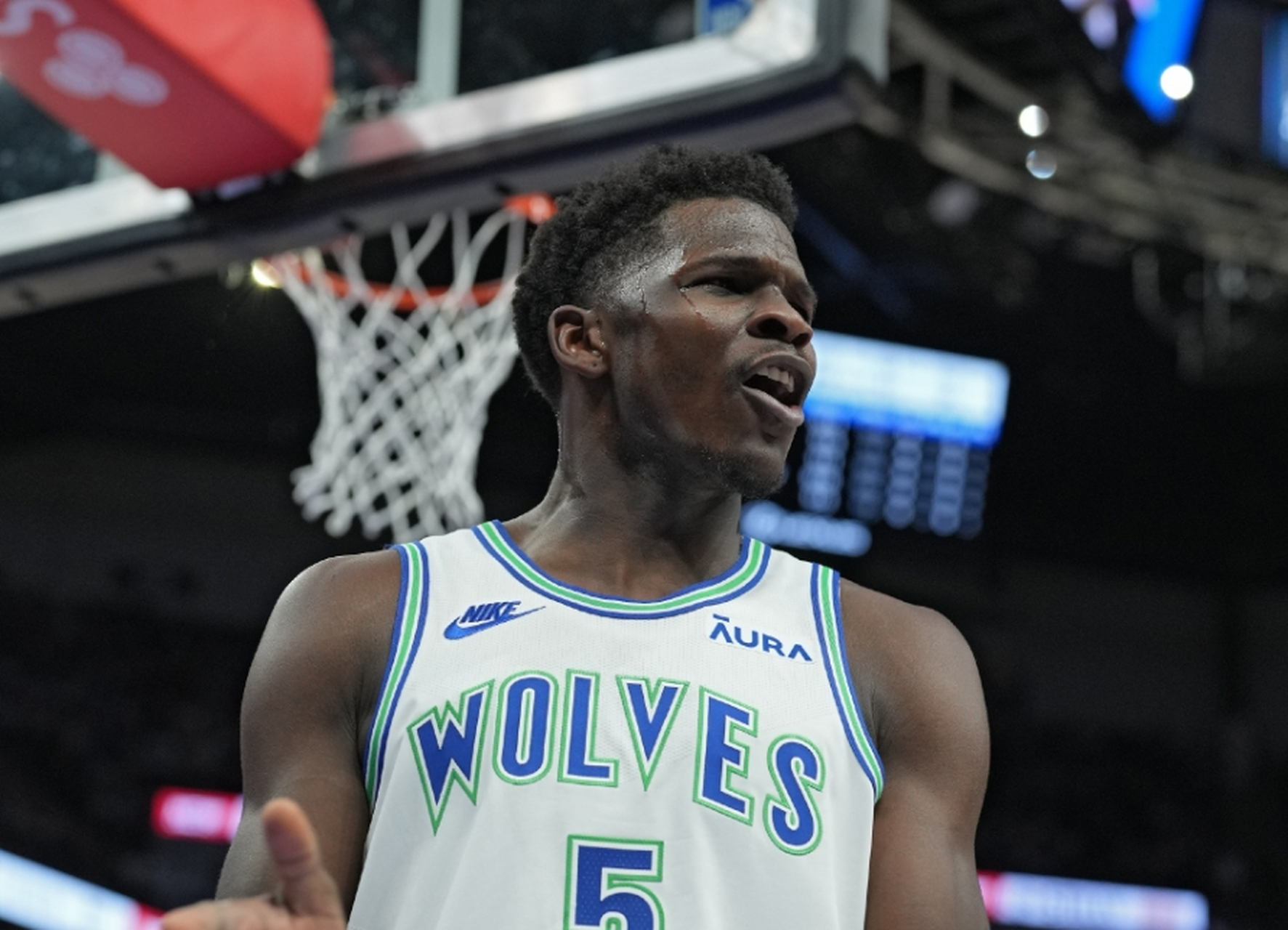 鹈鹕在英格拉姆和锡安的带领下,半场领先森林狼13分.