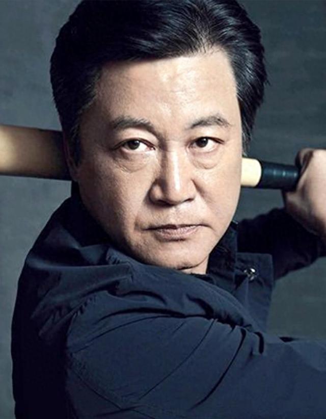 导演赵宝刚:娶初恋妻子相约丁克16年,愁坏了母亲48岁意外得子