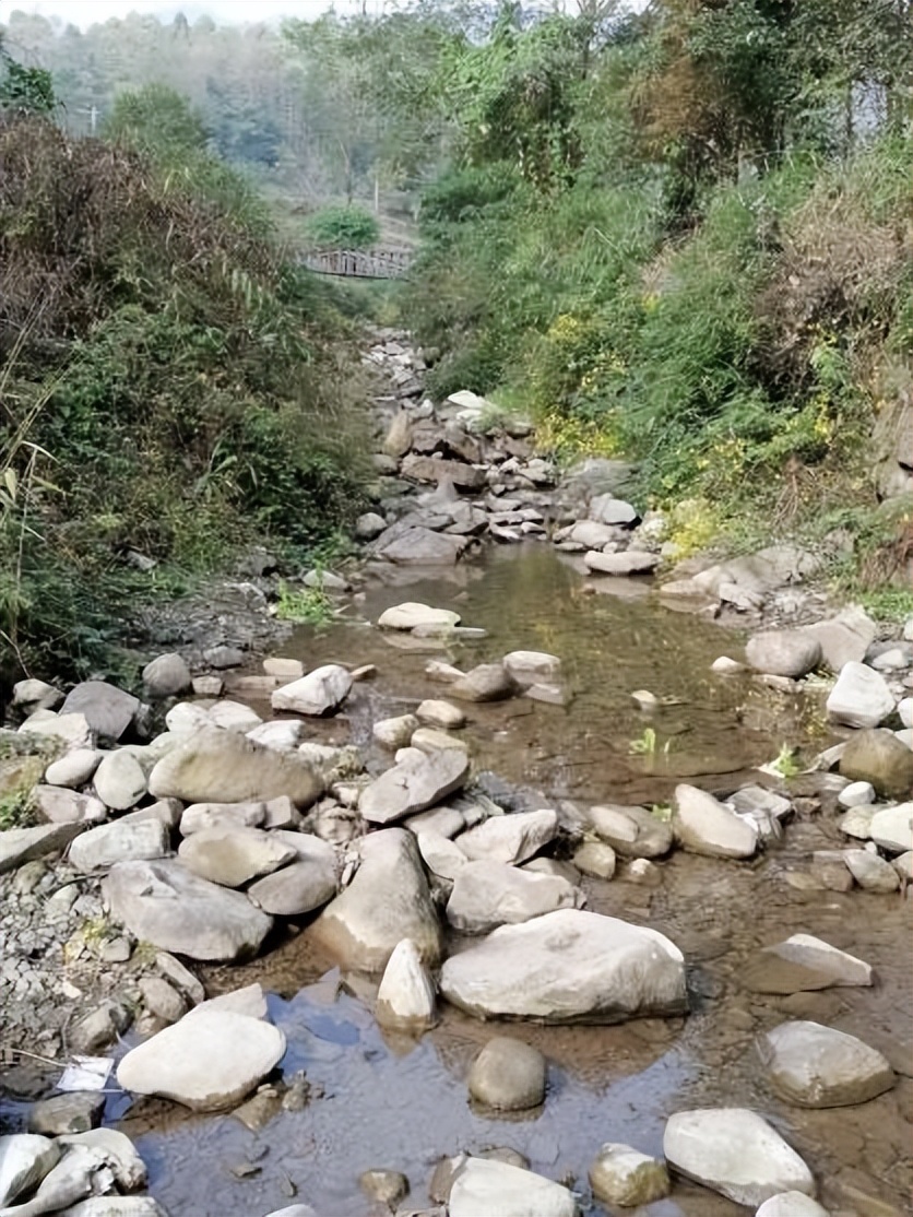 五家沟发源于磁峰境内的王家山,作西北∽东南流向