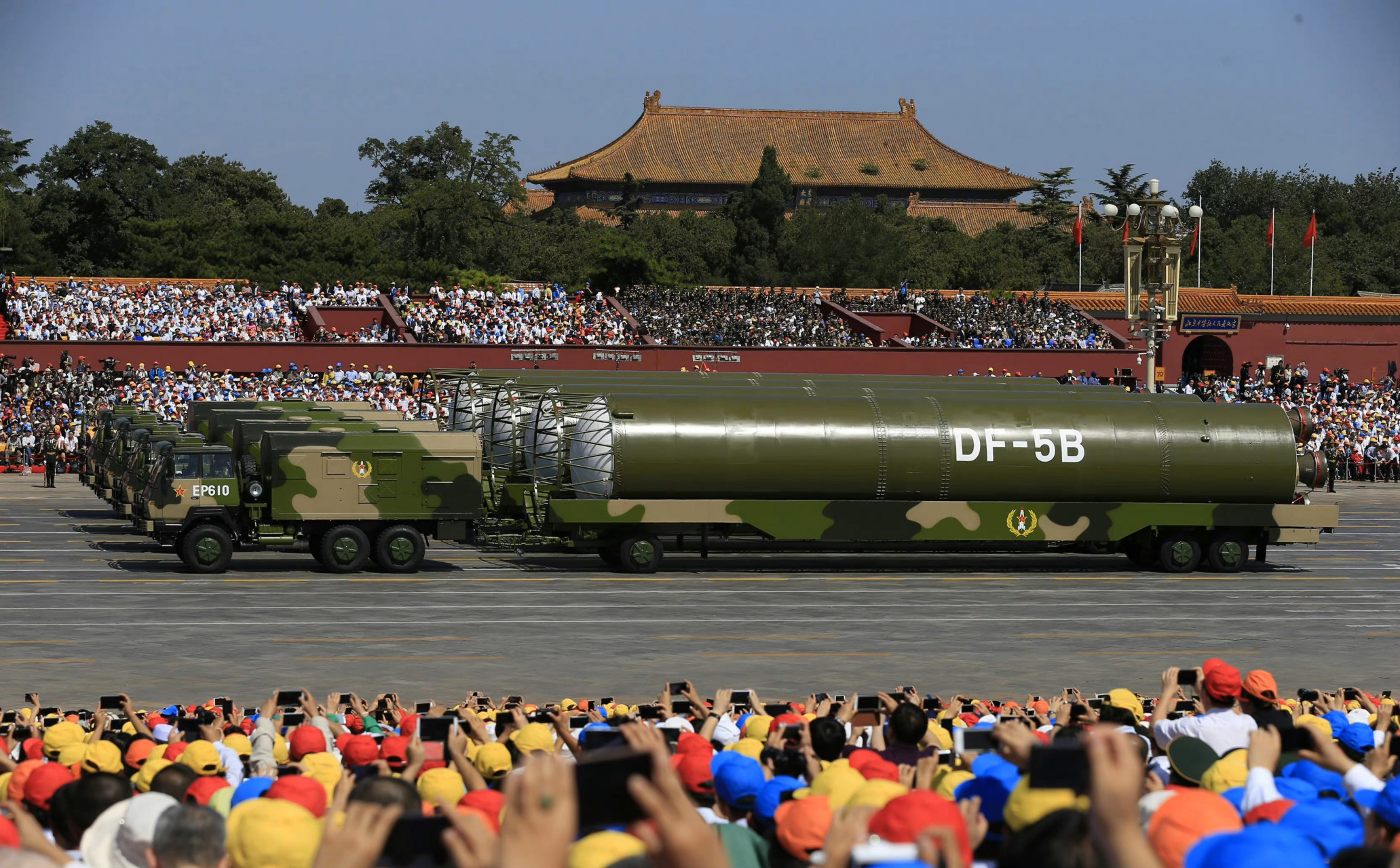 国庆35周年,我国对外展示威力最大的武器是东风-5洲际弹道导弹,近年最
