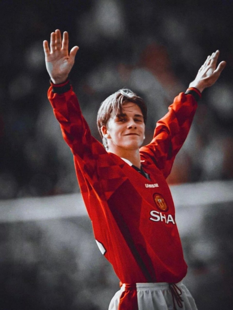 大卫o贝克汉姆  大卫·贝克汉姆(david beckham)是一位传奇的足球运动