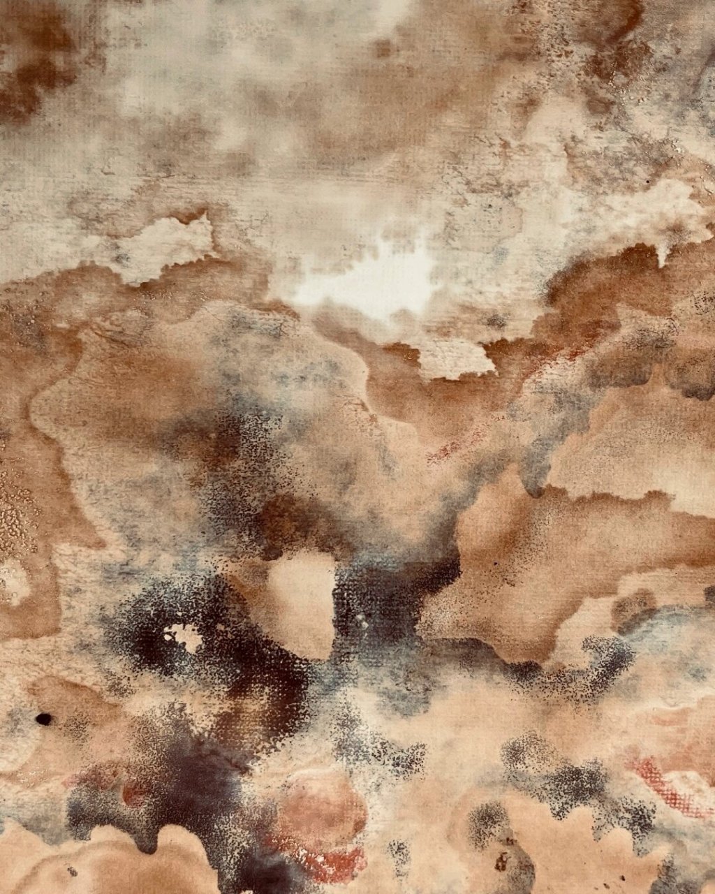 欣赏抽象艺术,恰似在解读一种超越言语的密码,它唤醒内心沉睡的共鸣