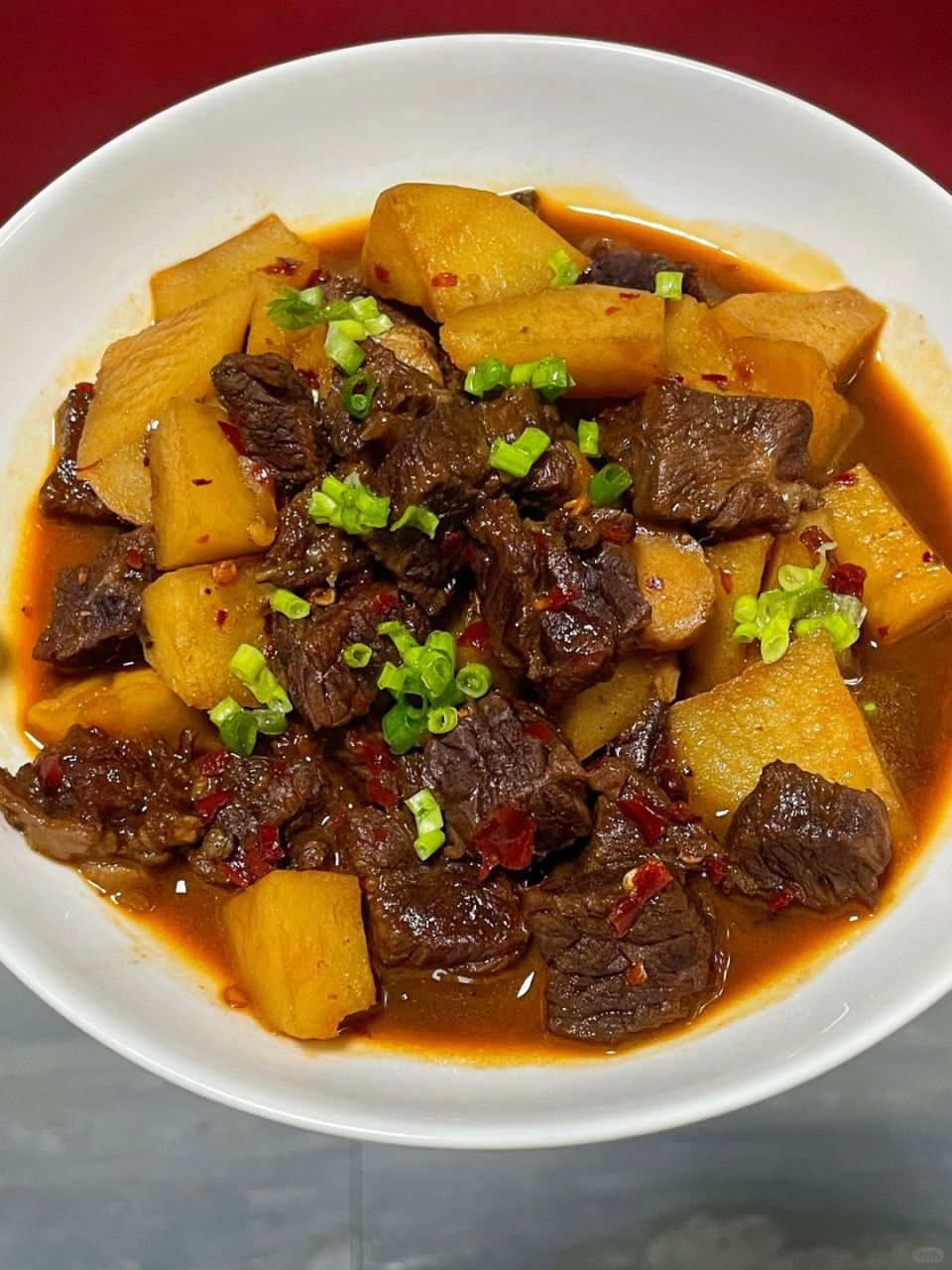 家常美味,色香味俱佳  红烧土豆牛腩,一道令人垂涎欲滴的家常菜肴