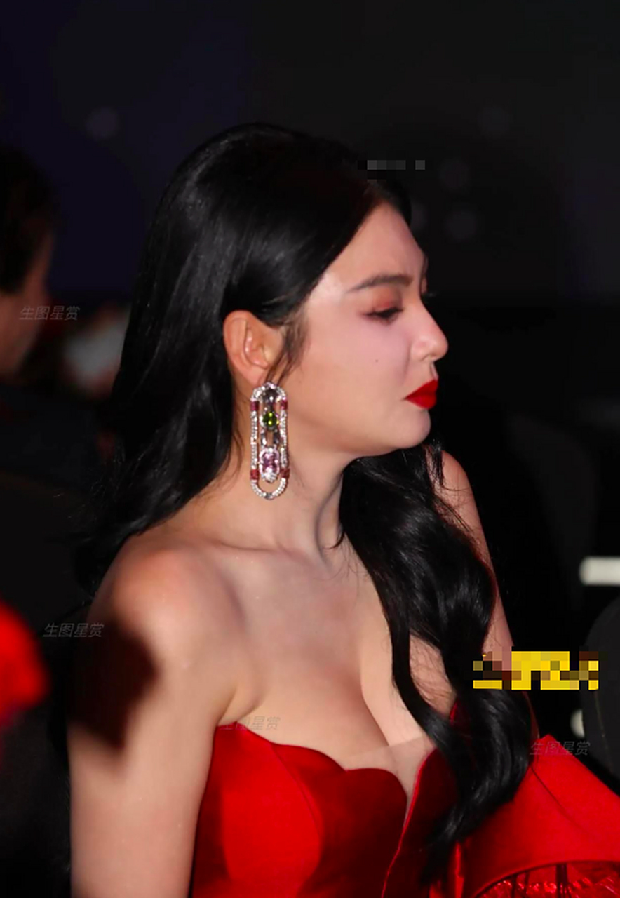 张雨绮参加活动的生图,整个人散发着一种艳俗的油腻感,在她的身上完全