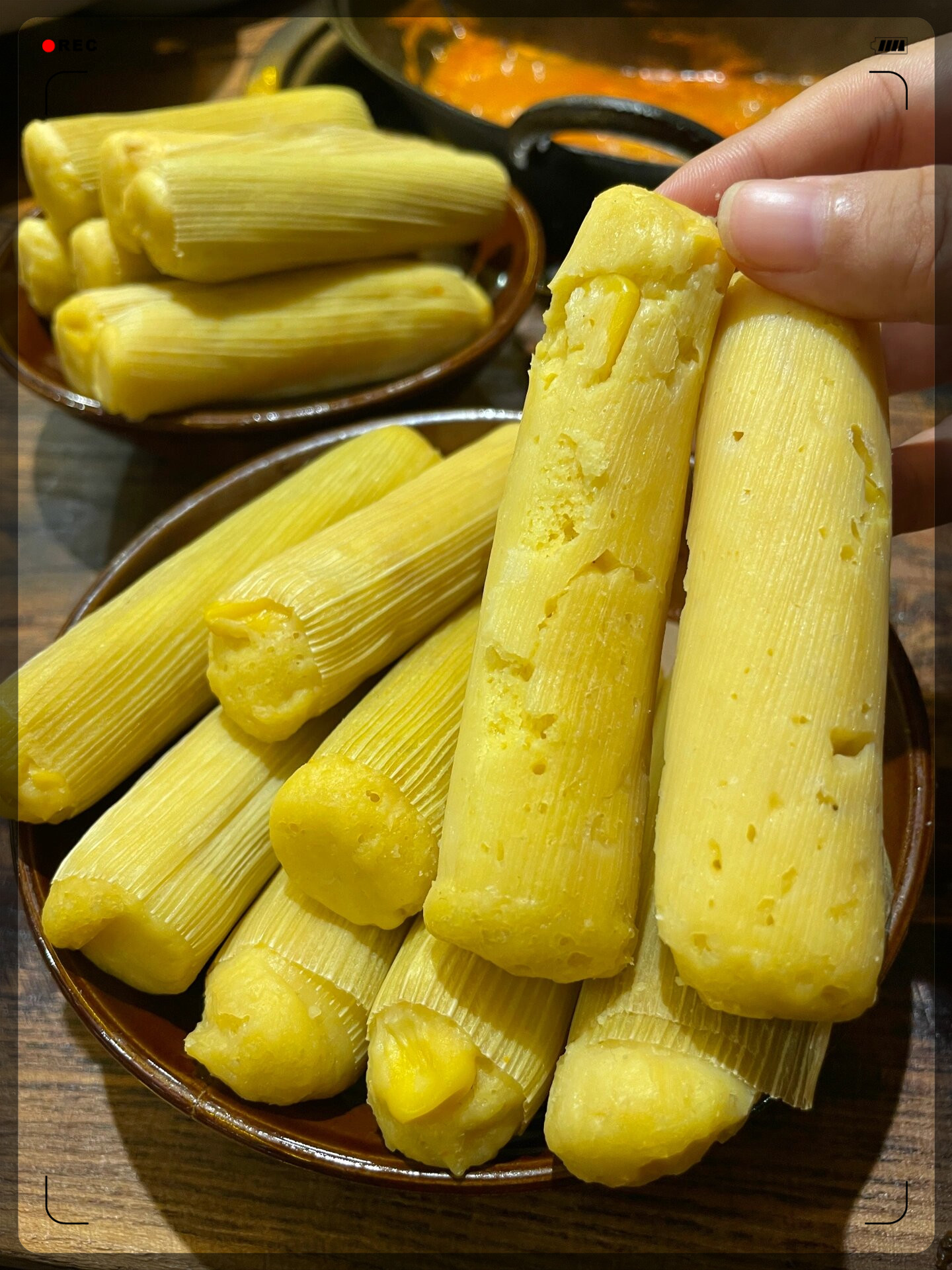 他们家的招牌菜有鲜椒鸡鱿鱼卷玉米粑粑