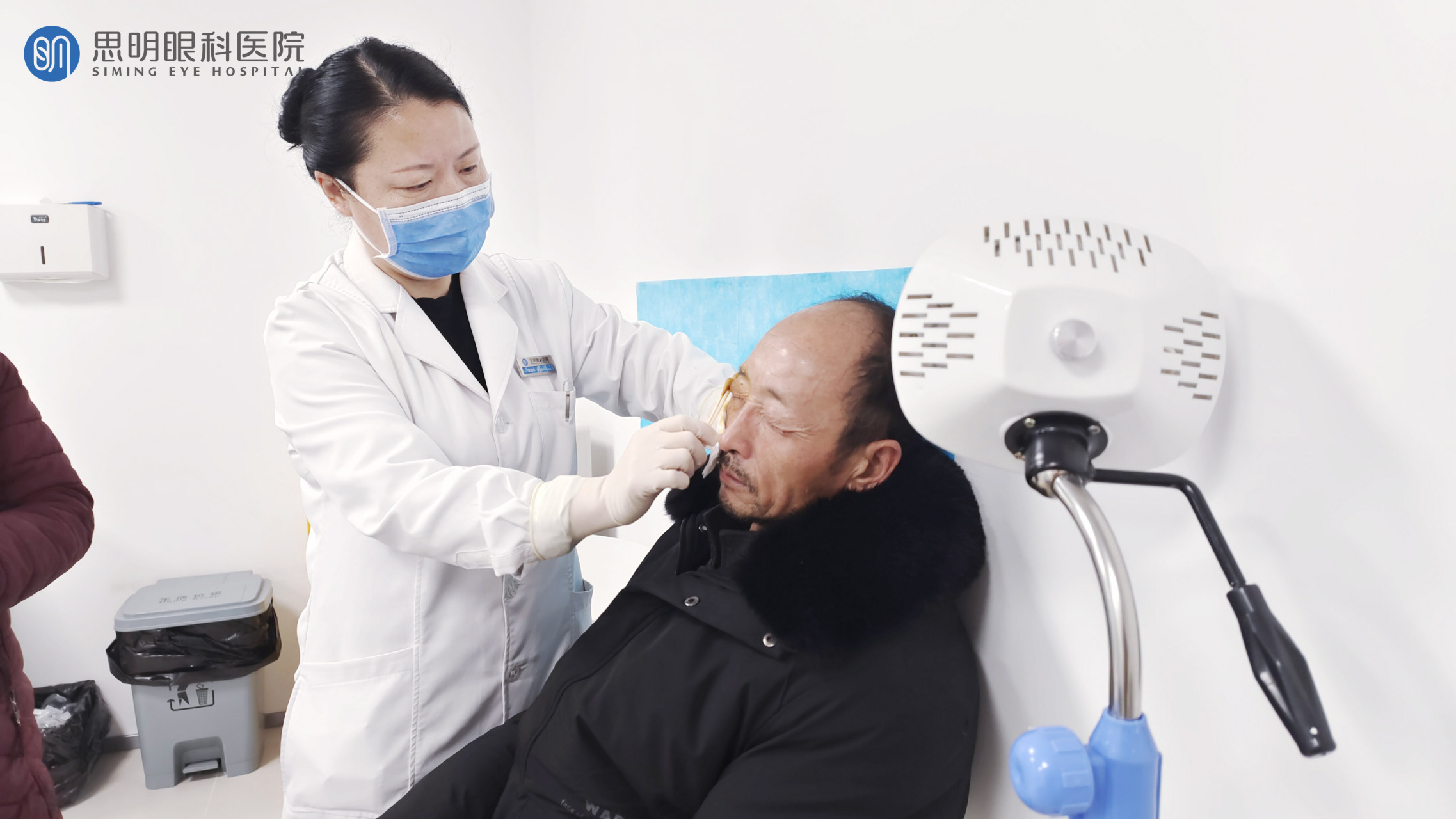 急性泪腺炎患者为感谢张德华医生的治疗和护理部苏主任的细心关怀与