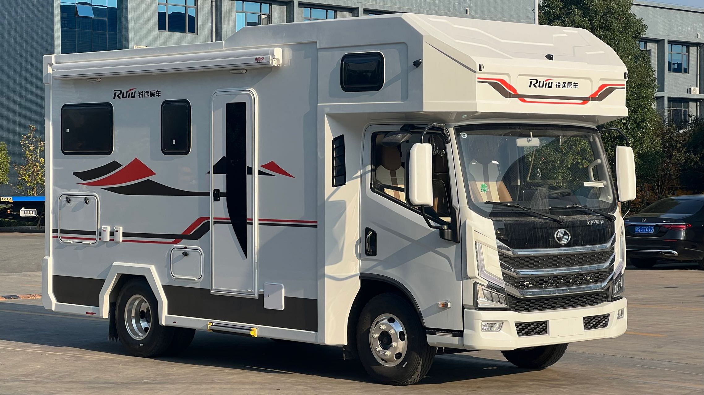 上汽跃进轻卡房车 价格:26.8万元 配置设施齐全