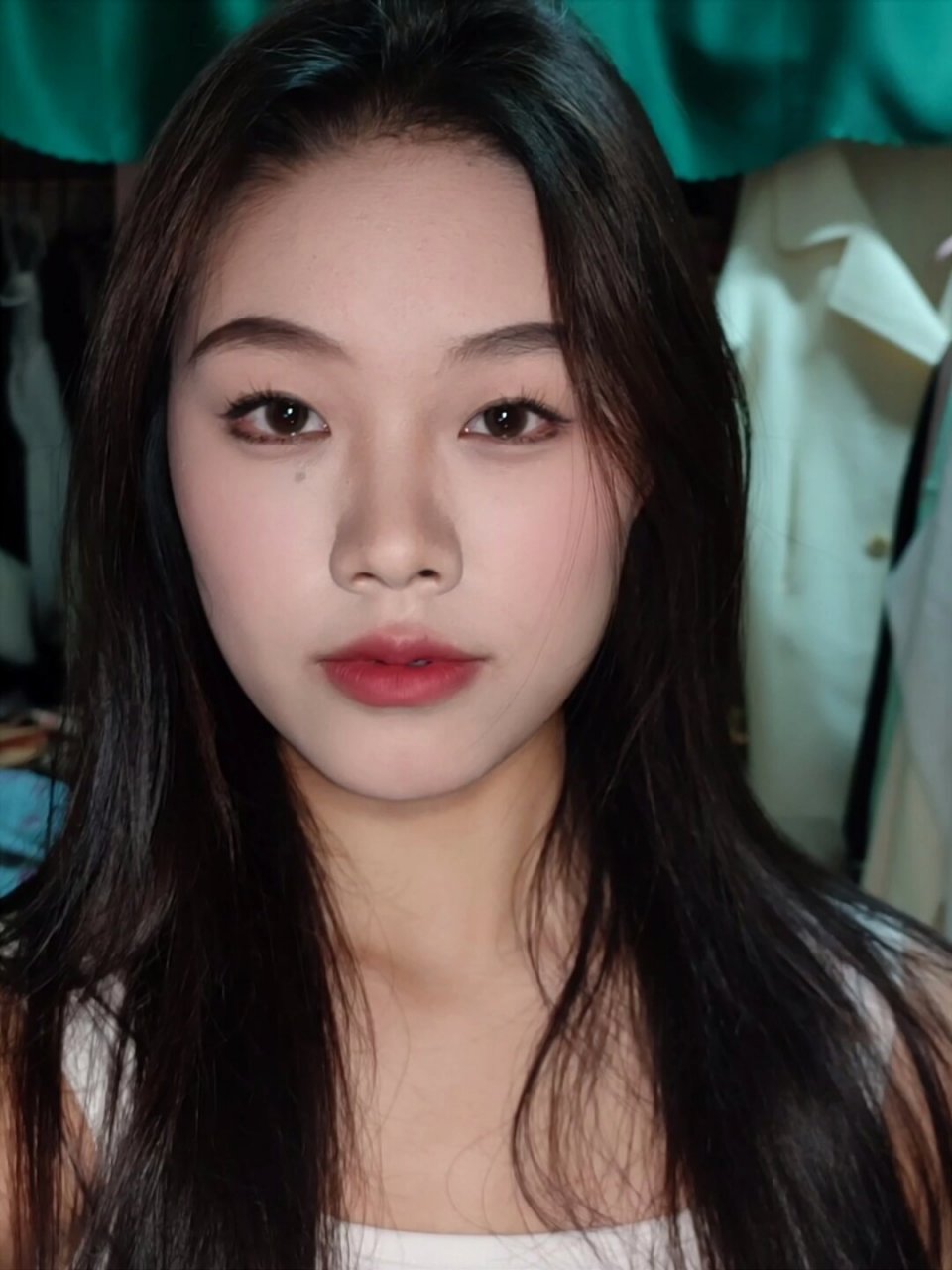 这才是普通人的妆容吧  在社交媒体上,我们经常会看到各种各样的网红