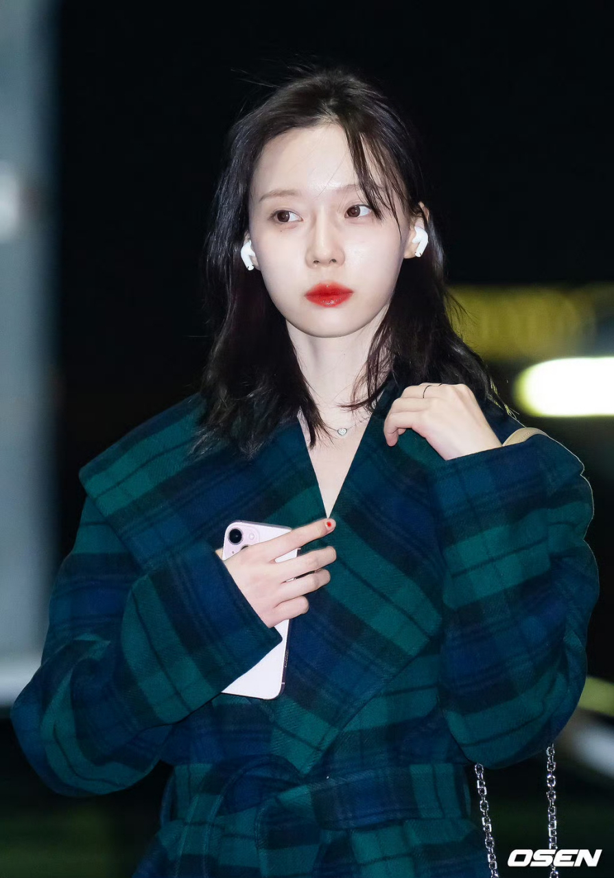 冬日气质穿搭,必看的"韩国爱豆系列",winter近日机场穿搭,拉夫劳伦格