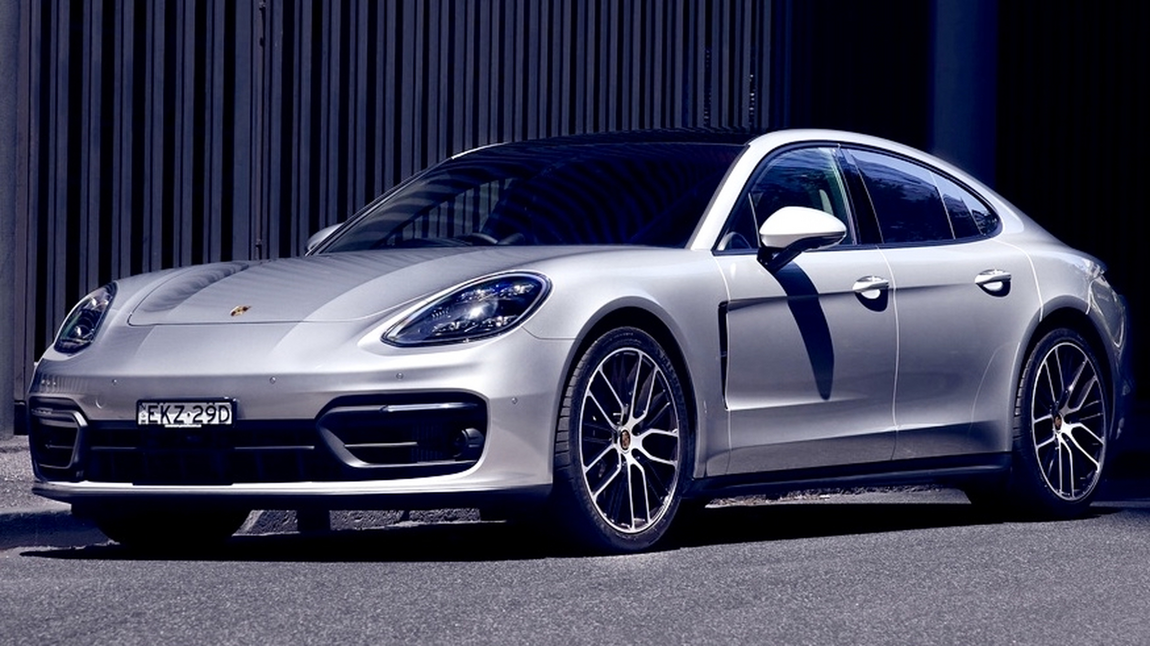 务实又想要外观好看的就买比亚迪汉,爱面子的就买保时捷帕拉梅拉