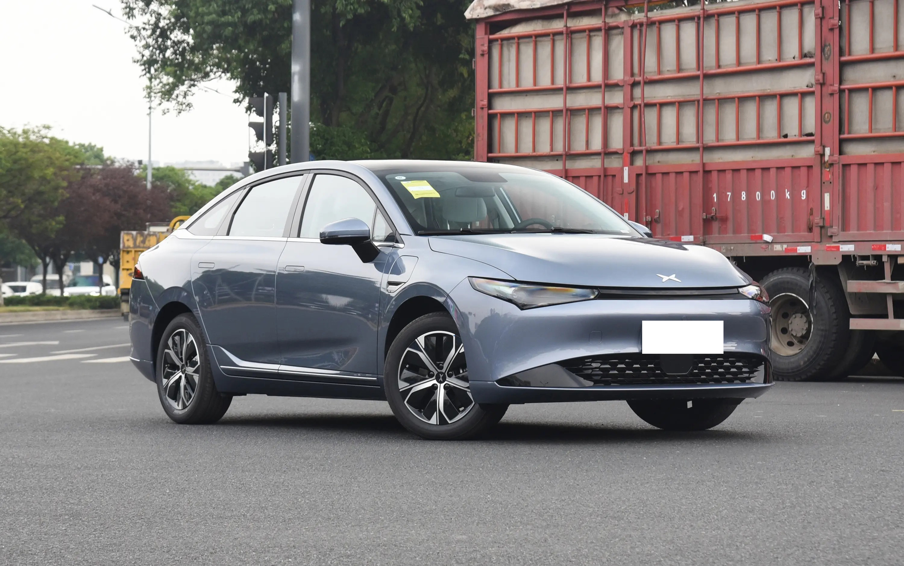 大众帕萨特一降再降,冰点价低至13.99w,传统燃油车还能入手吗?