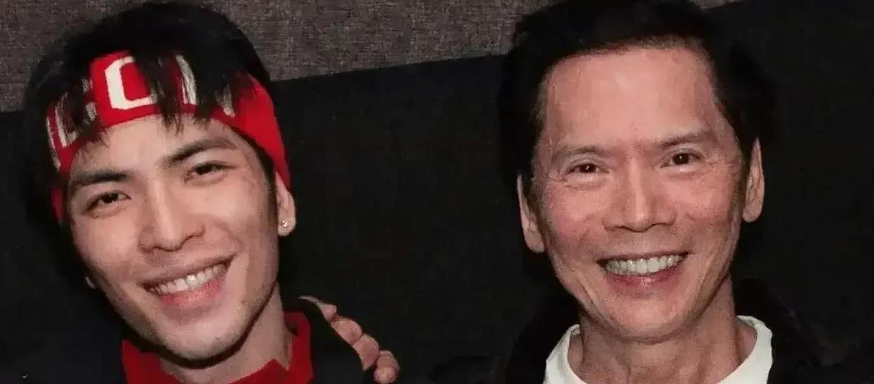 2014年,向华强在一场慈善晚会上对萧敬腾说道:"你唱一首歌,我就捐