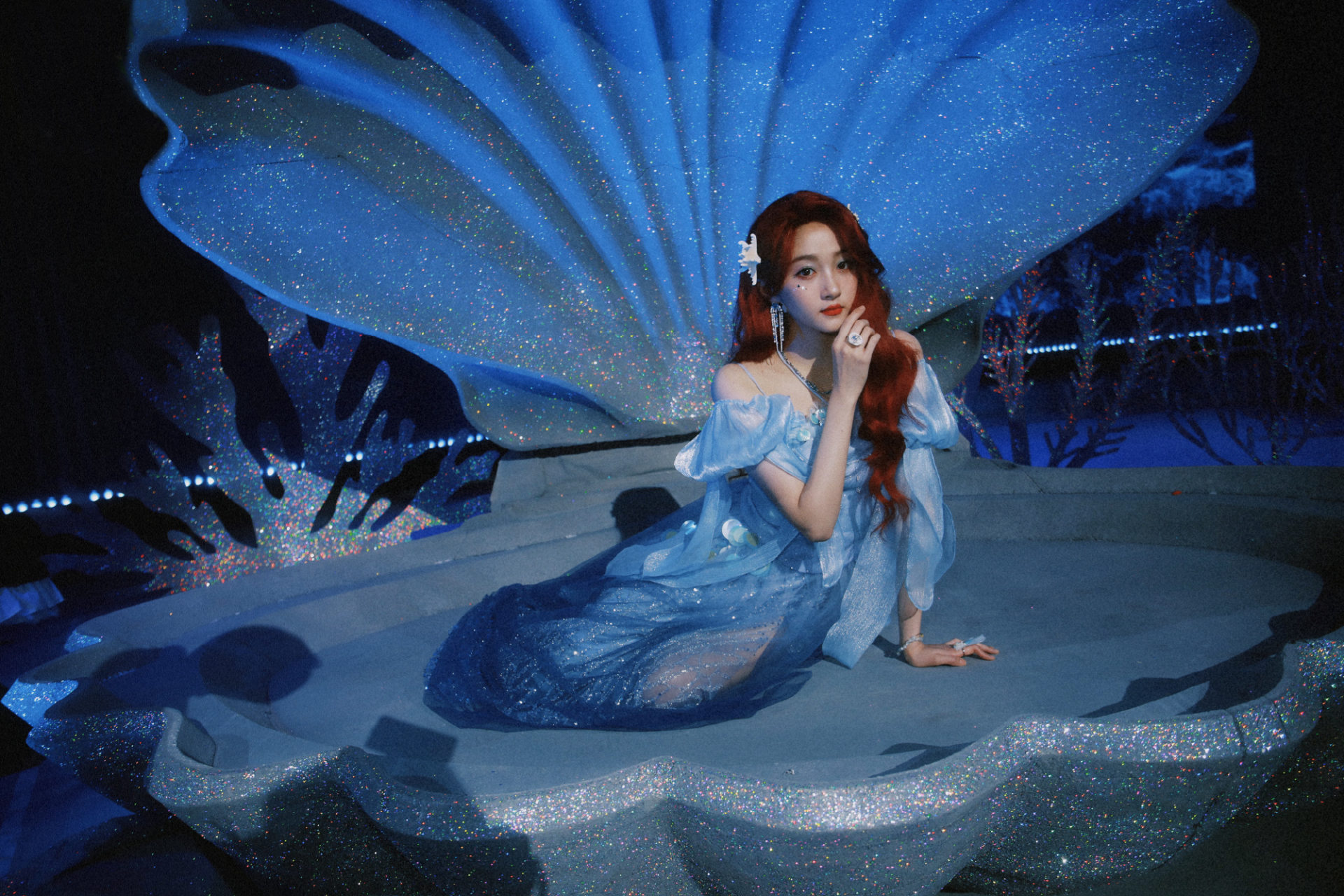 关晓彤红发小美人鱼,人鱼公主上岸