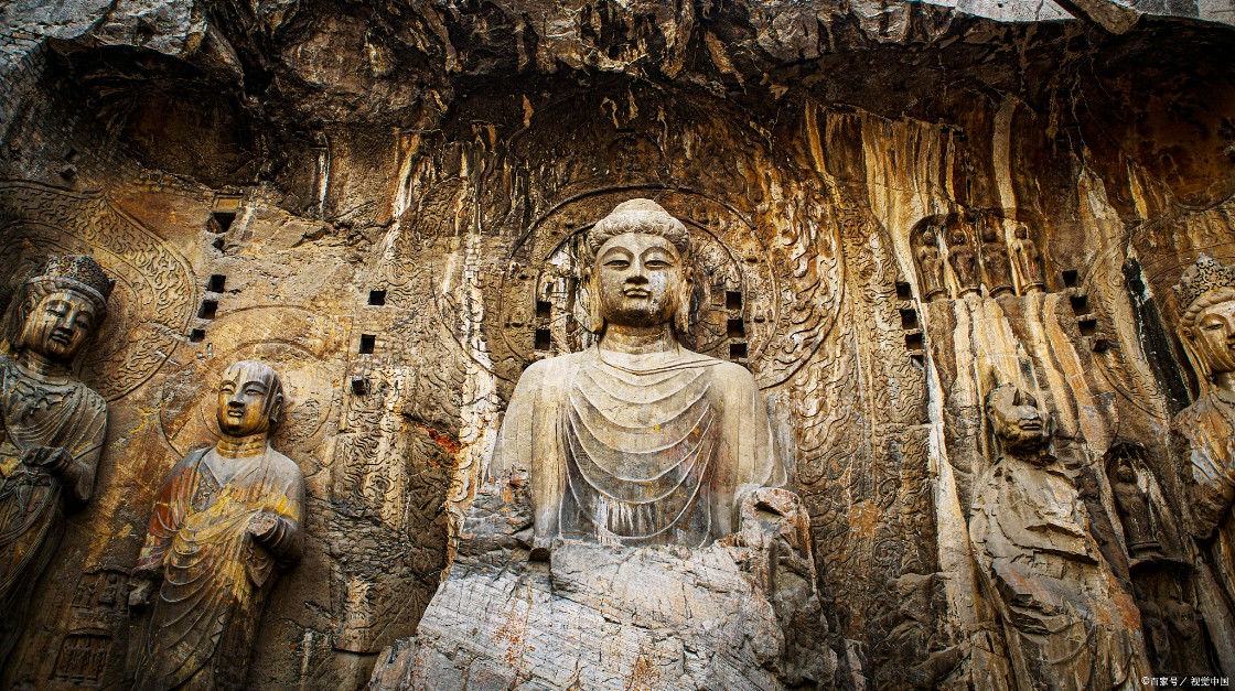 龙门石窟是中国四大石窟之一,位于洛阳城南的伊阙中.